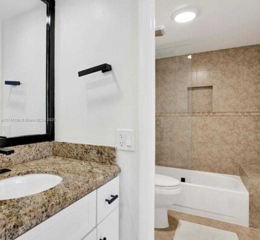 Small Image of 2457 COLLINS AVE #1406, Miami Beach Number 10