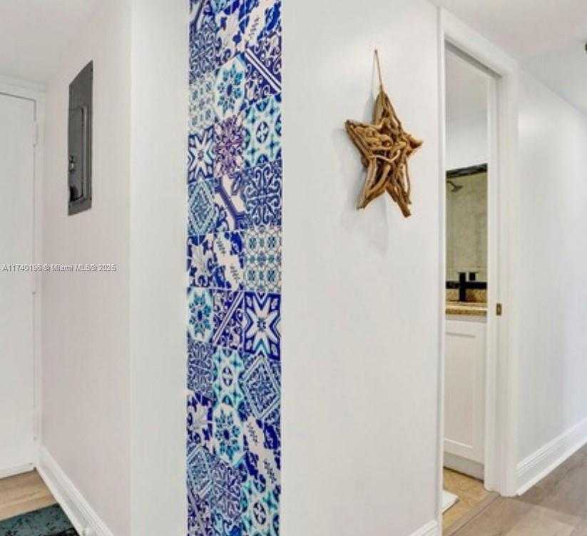 Small Image of 2457 COLLINS AVE #1406, Miami Beach Number 7