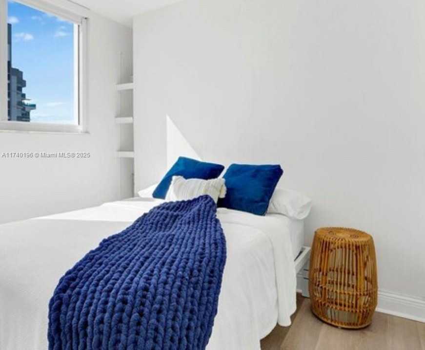 Small Image of 2457 COLLINS AVE #1406, Miami Beach Number 9