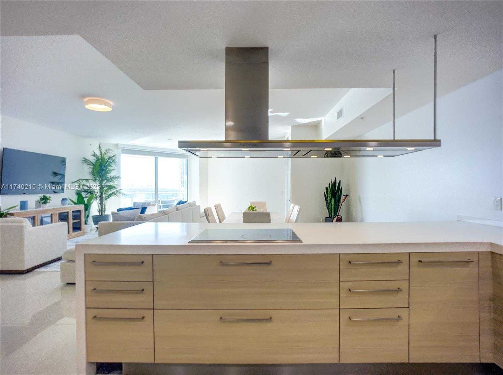 Small Image of 17301 BISCAYNE BLVD #1203, North Miami Beach Number 2