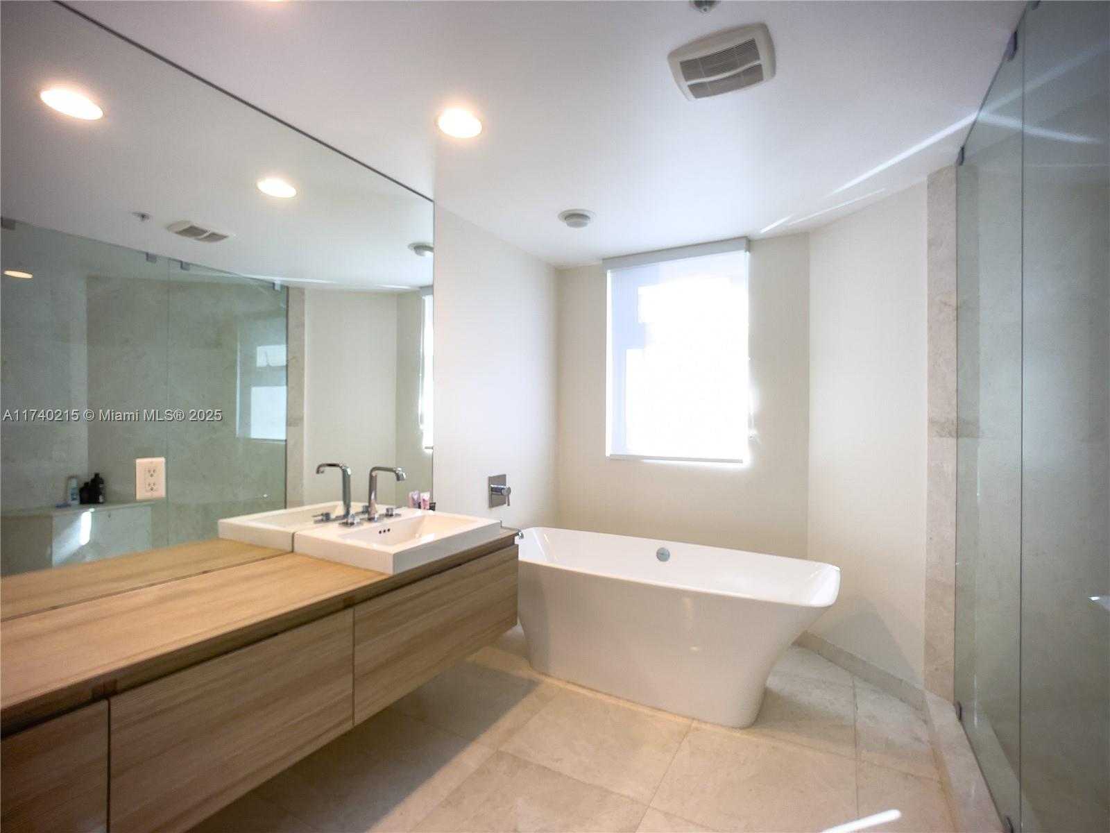 Small Image of 17301 BISCAYNE BLVD #1203, North Miami Beach Number 24