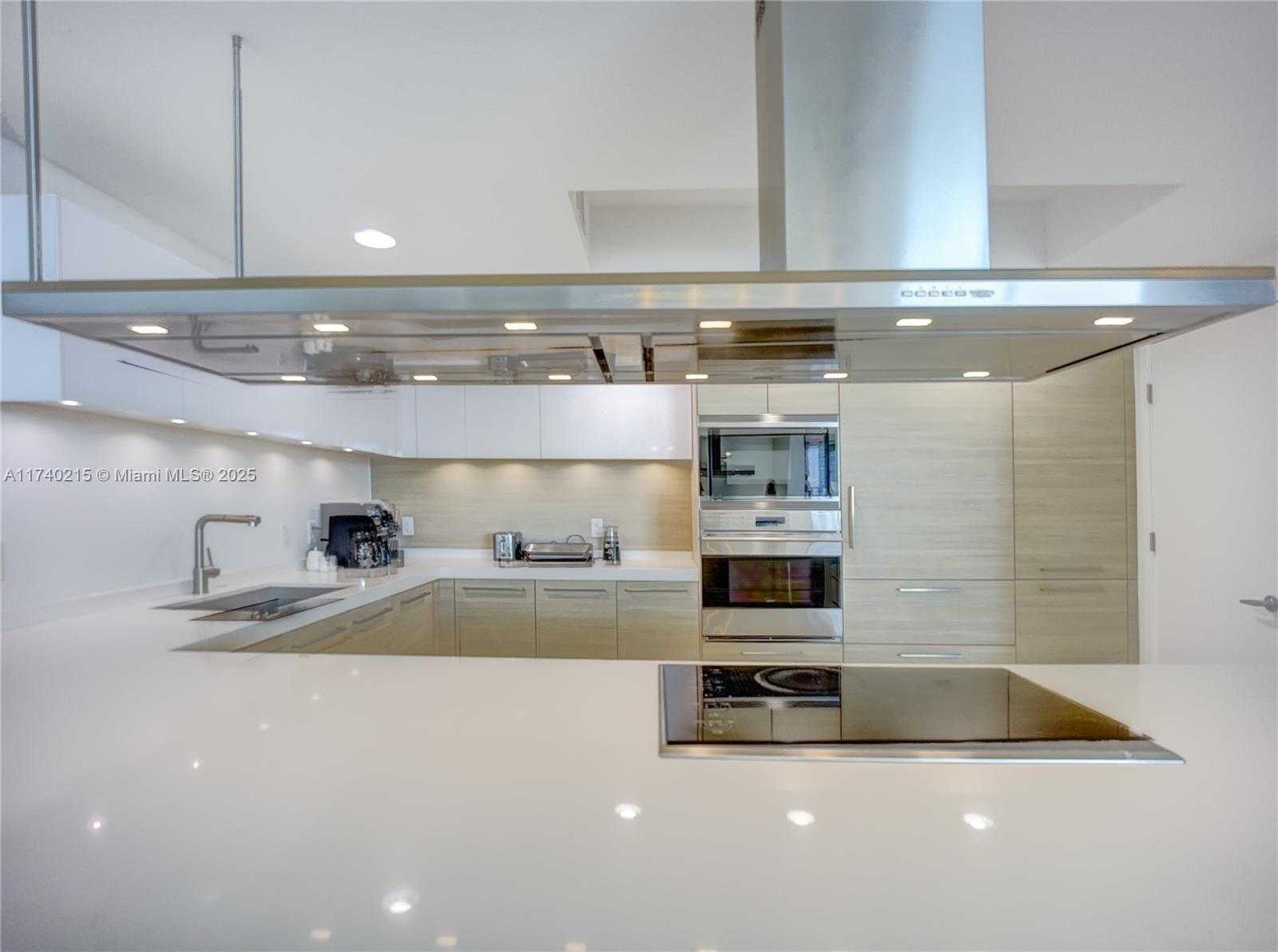 Small Image of 17301 BISCAYNE BLVD #1203, North Miami Beach Number 5