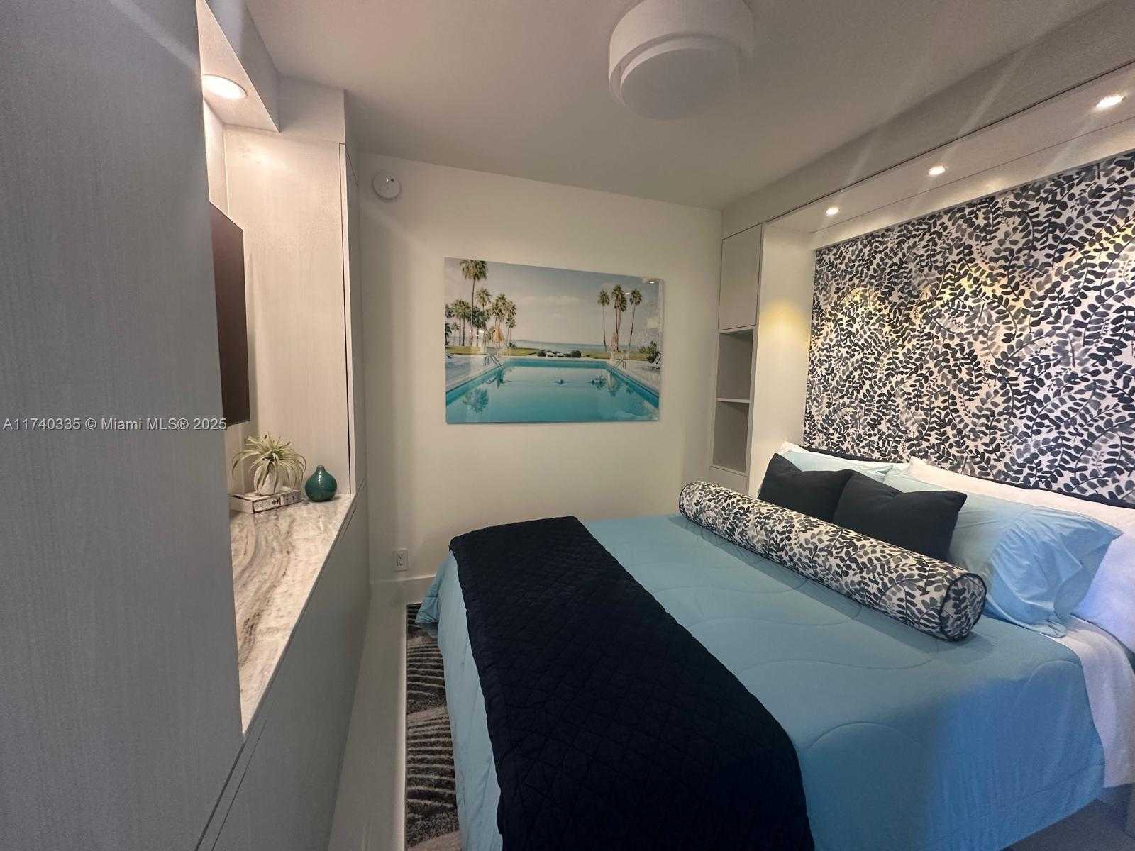 Small Image of 2555 COLLINS AVE #1907, Miami Beach Number 10