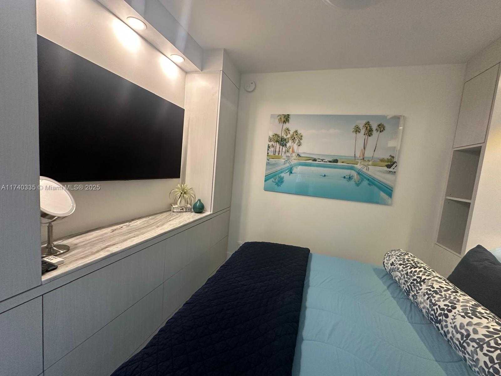 Small Image of 2555 COLLINS AVE #1907, Miami Beach Number 11