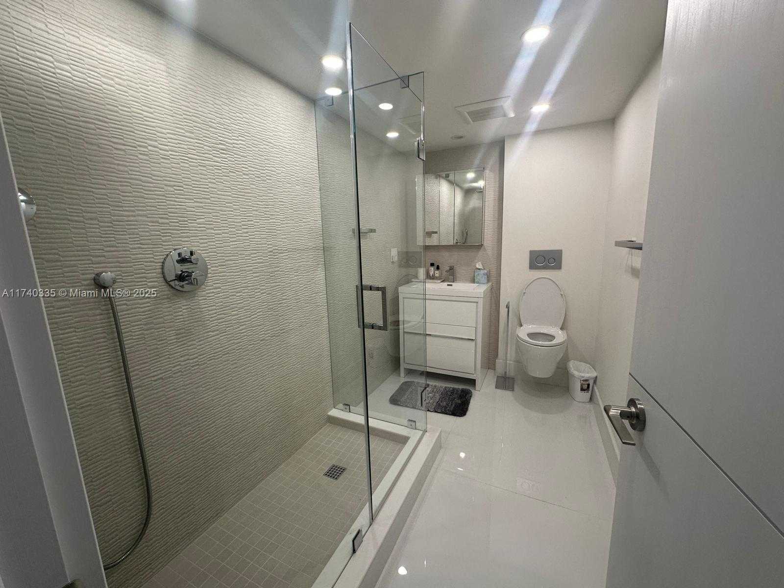 Small Image of 2555 COLLINS AVE #1907, Miami Beach Number 12