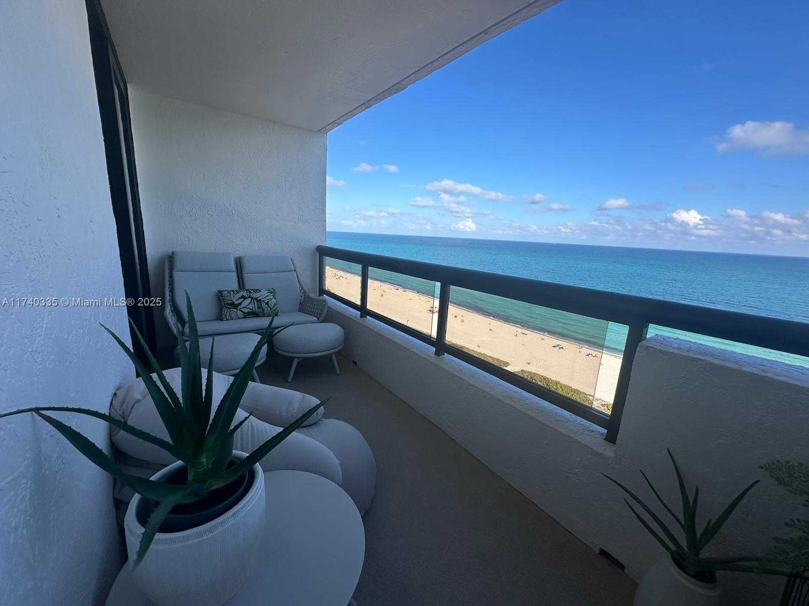 Small Image of 2555 COLLINS AVE #1907, Miami Beach Number 3
