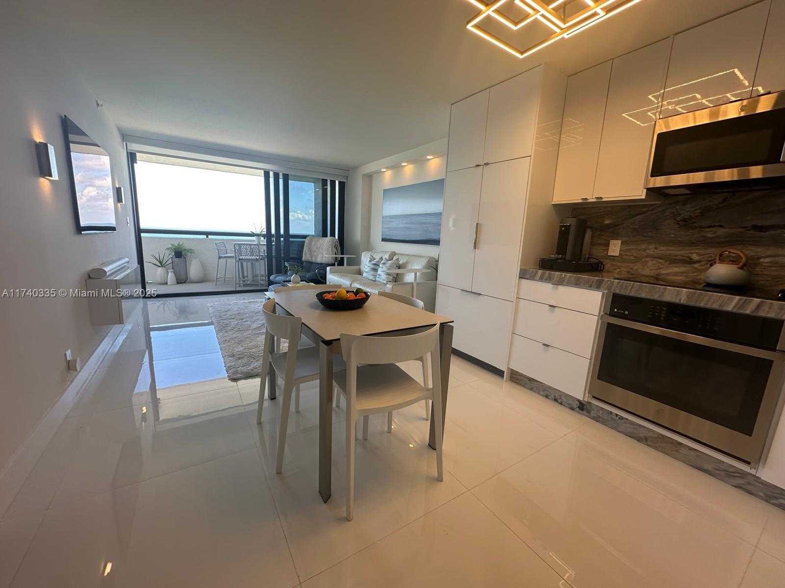 Small Image of 2555 COLLINS AVE #1907, Miami Beach Number 5