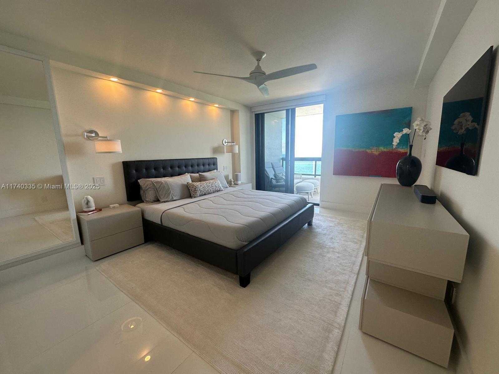 Small Image of 2555 COLLINS AVE #1907, Miami Beach Number 7