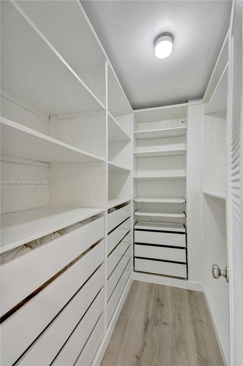 Small Image of 3 GROVE ISLE DR #C904, Miami Number 20