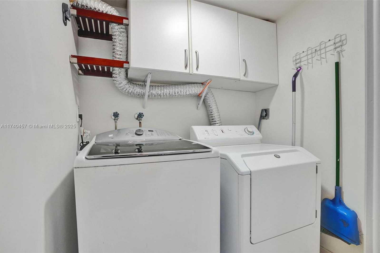 Small Image of 3 GROVE ISLE DR #C904, Miami Number 21