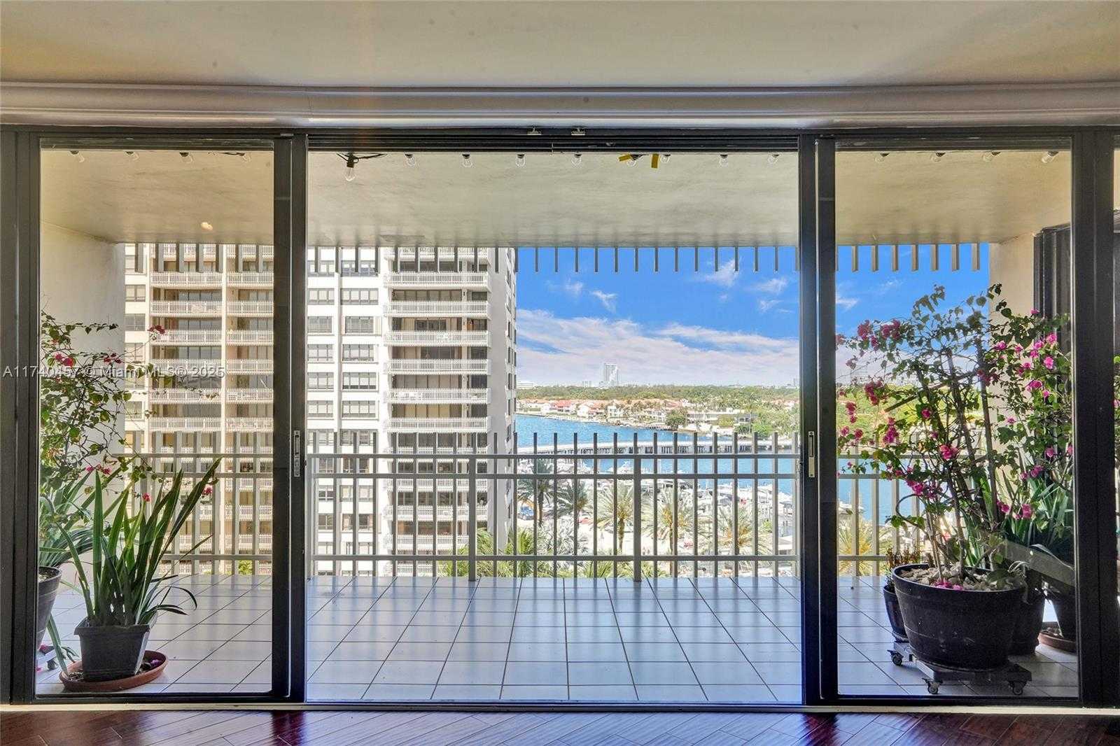 Small Image of 3 GROVE ISLE DR #C904, Miami Number 25