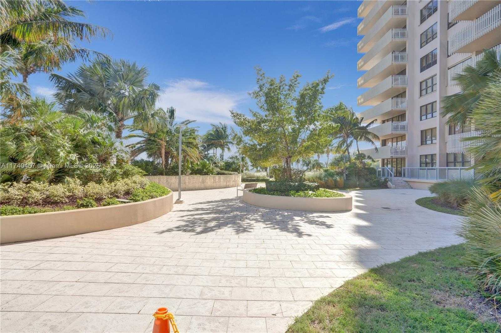 Small Image of 3 GROVE ISLE DR #C904, Miami Number 32