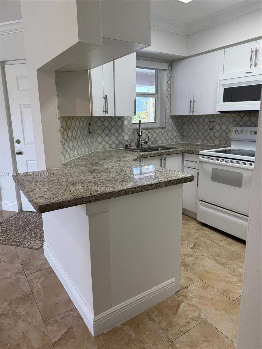 Small Image of 17330 NORTH WEST 67TH PL #L-6, Hialeah Number 7