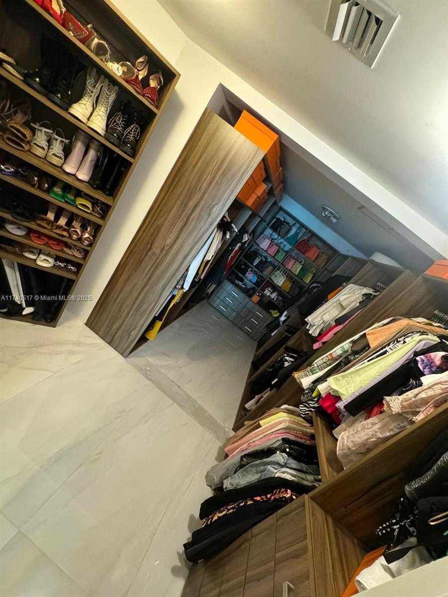 Small Image of 650 NORTH EAST 32ND ST #1401, Miami Number 21