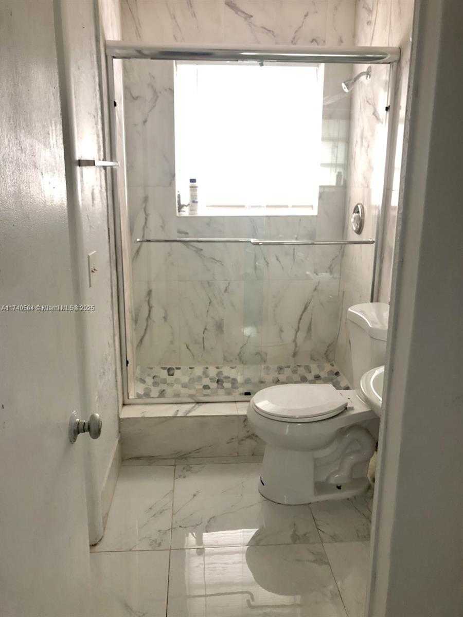 Small Image of 141 MCARTHUR PKWY #B, Pembroke Pines Number 3