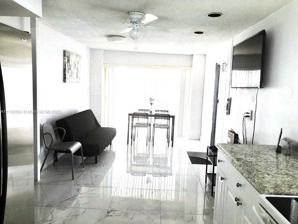 Small Image of 141 MCARTHUR PKWY #B, Pembroke Pines Number 6