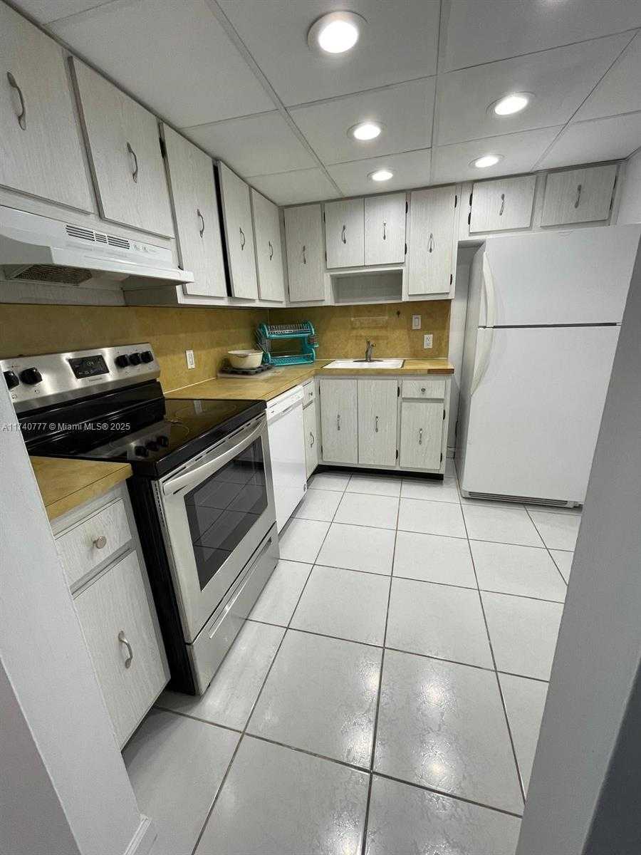 Small Image of 100 BAYVIEW DR #412, Sunny Isles Beach Number 16