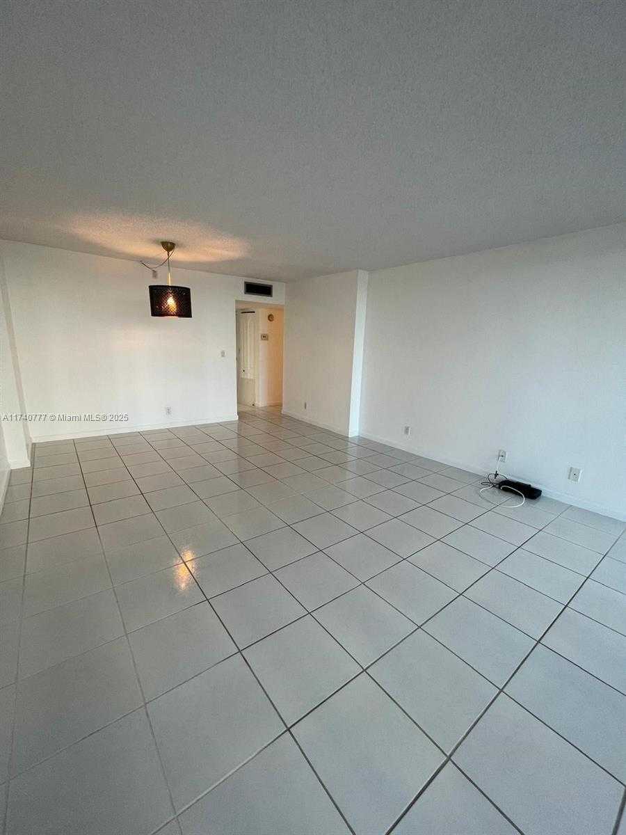 Small Image of 100 BAYVIEW DR #412, Sunny Isles Beach Number 17