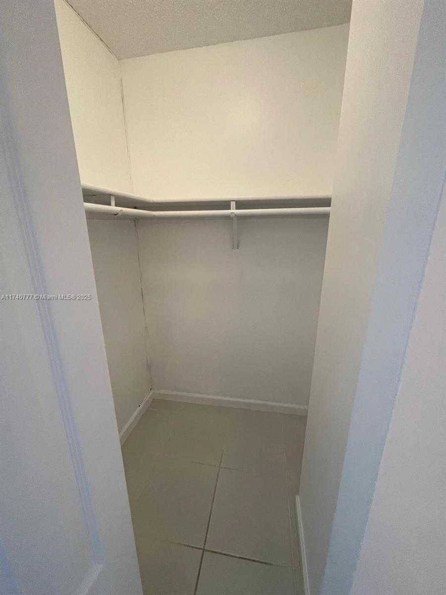 Small Image of 100 BAYVIEW DR #412, Sunny Isles Beach Number 21