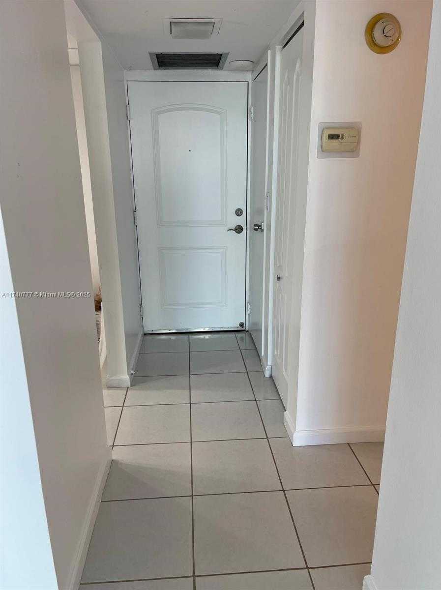 Small Image of 100 BAYVIEW DR #412, Sunny Isles Beach Number 23
