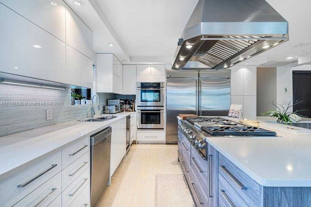 Small Image of 20600 NORTH EAST 22ND PL, Miami Number 10