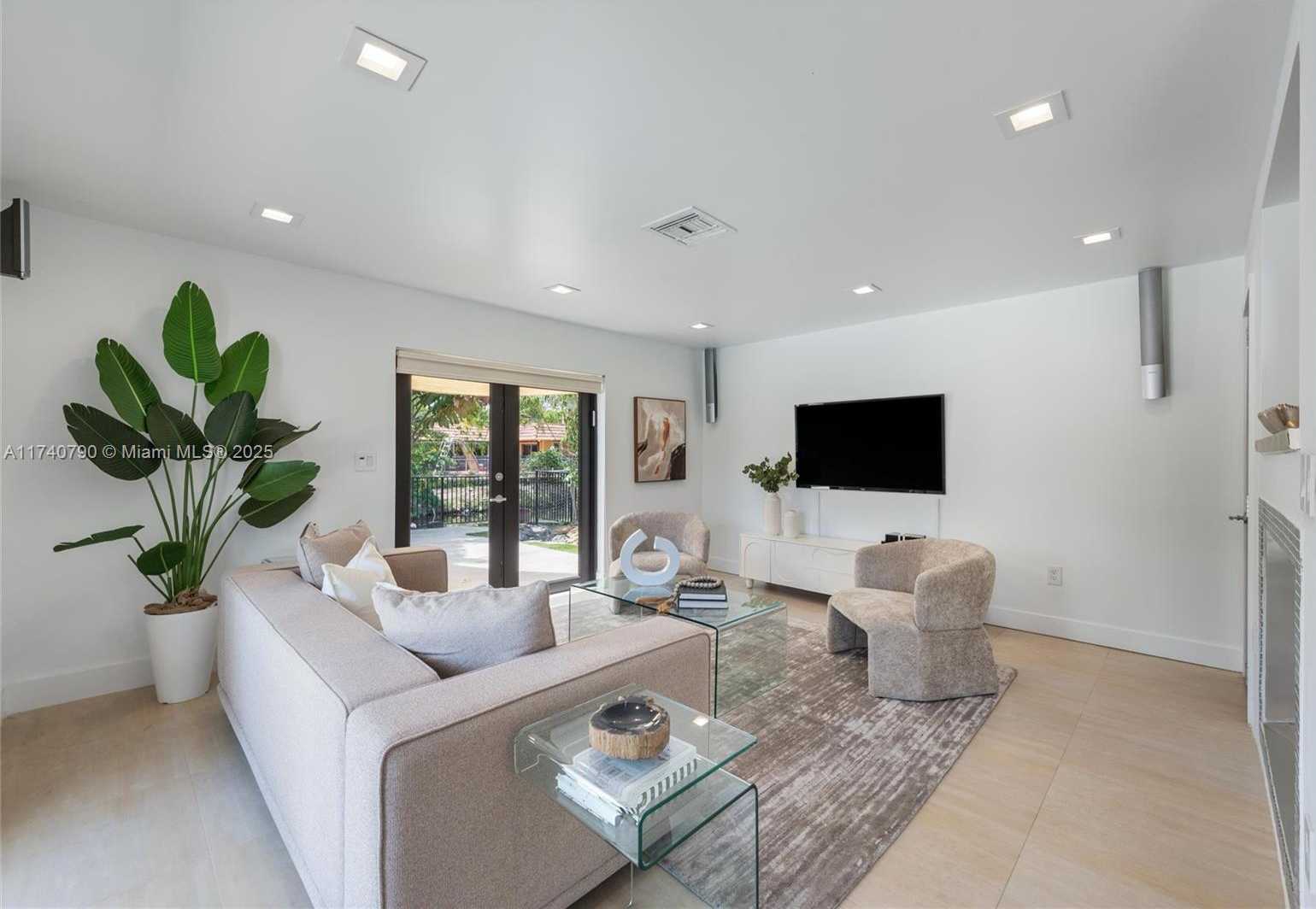 Small Image of 20600 NORTH EAST 22ND PL, Miami Number 13