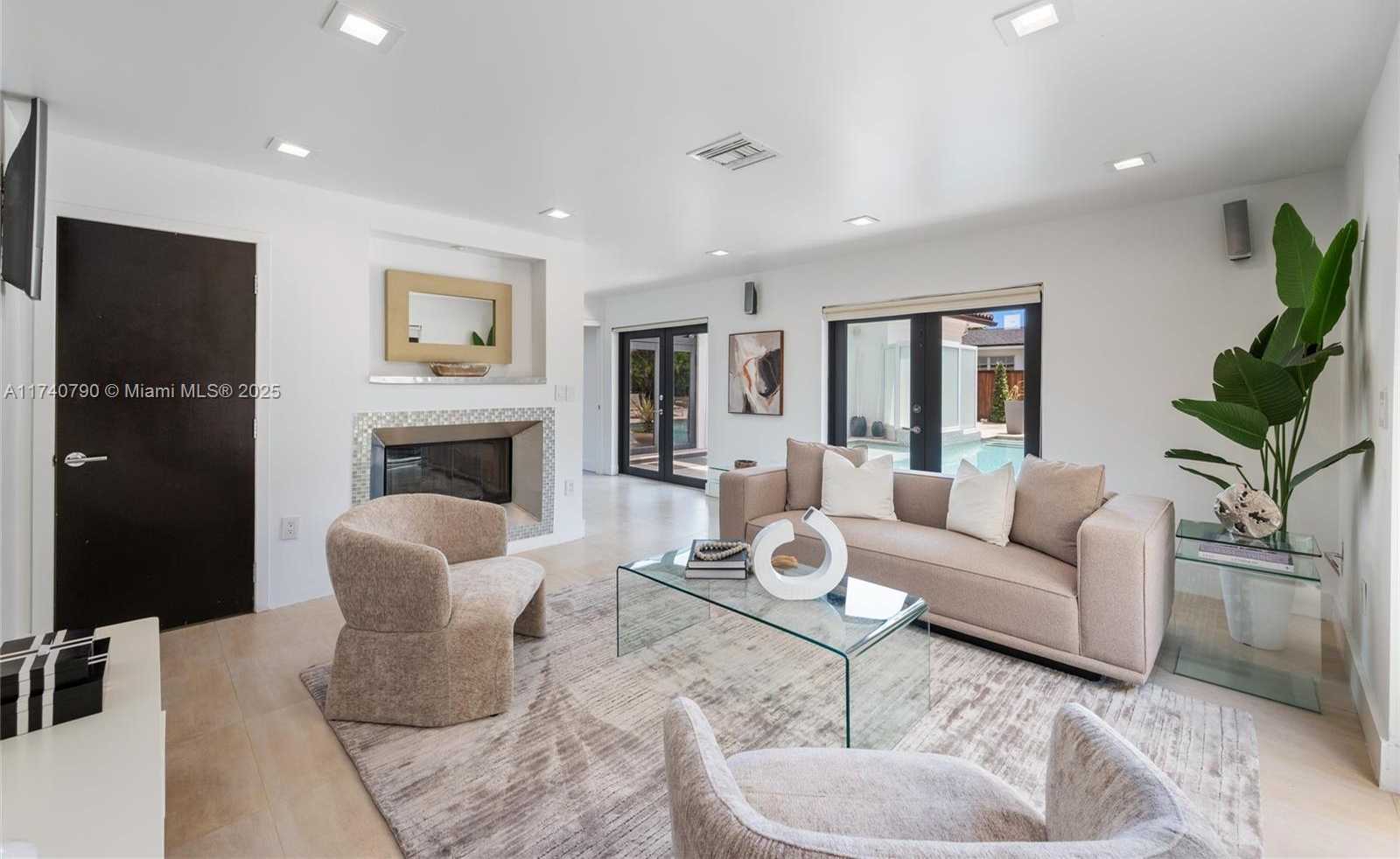 Small Image of 20600 NORTH EAST 22ND PL, Miami Number 15