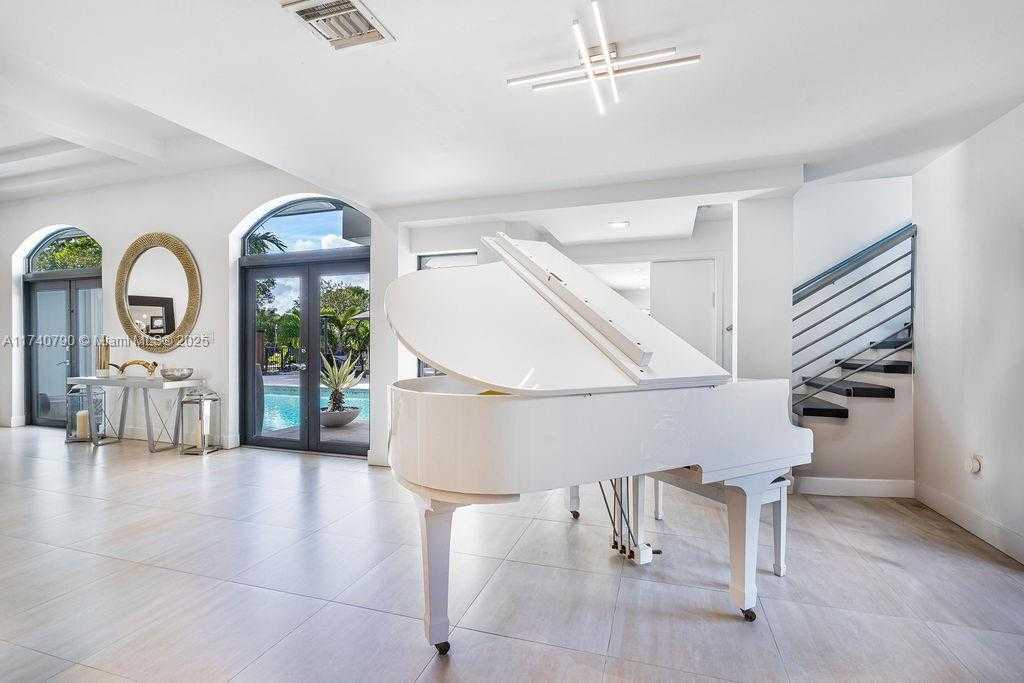 Small Image of 20600 NORTH EAST 22ND PL, Miami Number 16