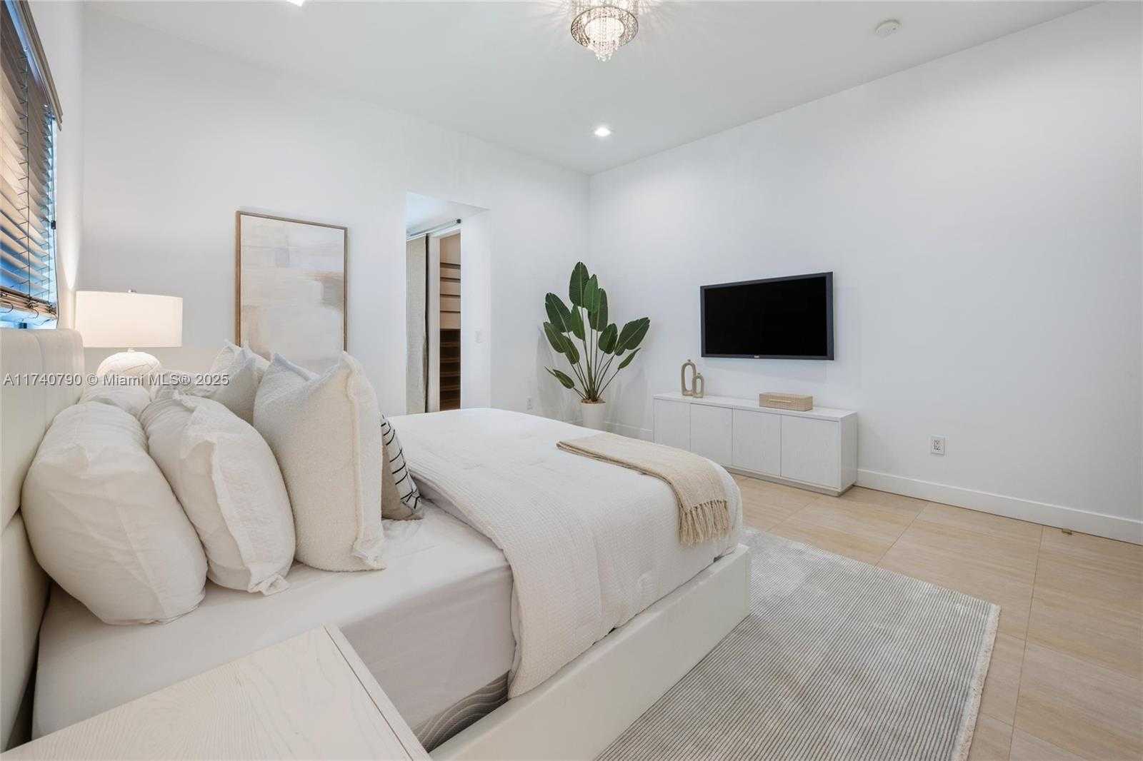 Small Image of 20600 NORTH EAST 22ND PL, Miami Number 19
