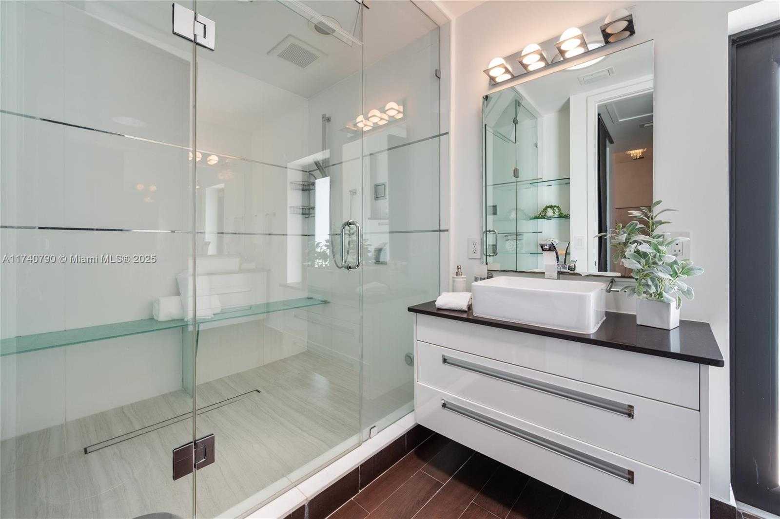 Small Image of 20600 NORTH EAST 22ND PL, Miami Number 21