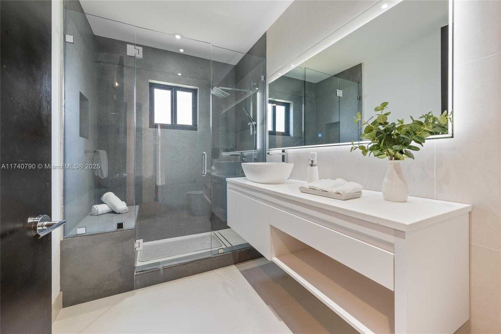 Small Image of 20600 NORTH EAST 22ND PL, Miami Number 24