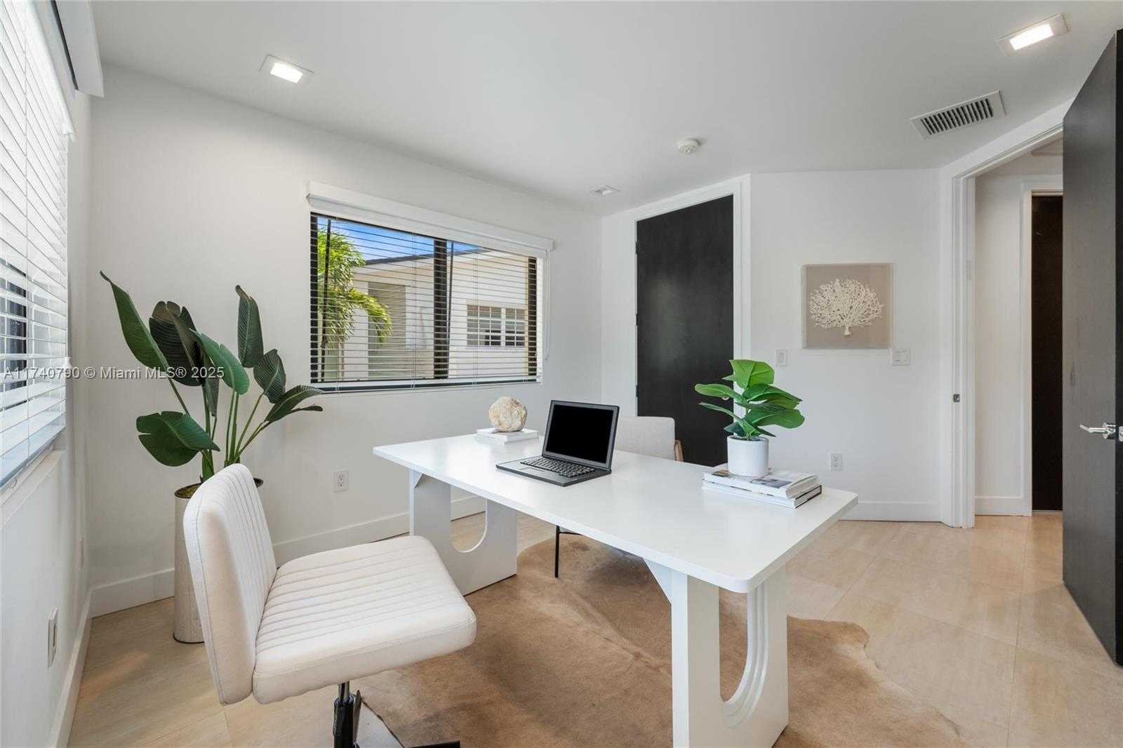 Small Image of 20600 NORTH EAST 22ND PL, Miami Number 25
