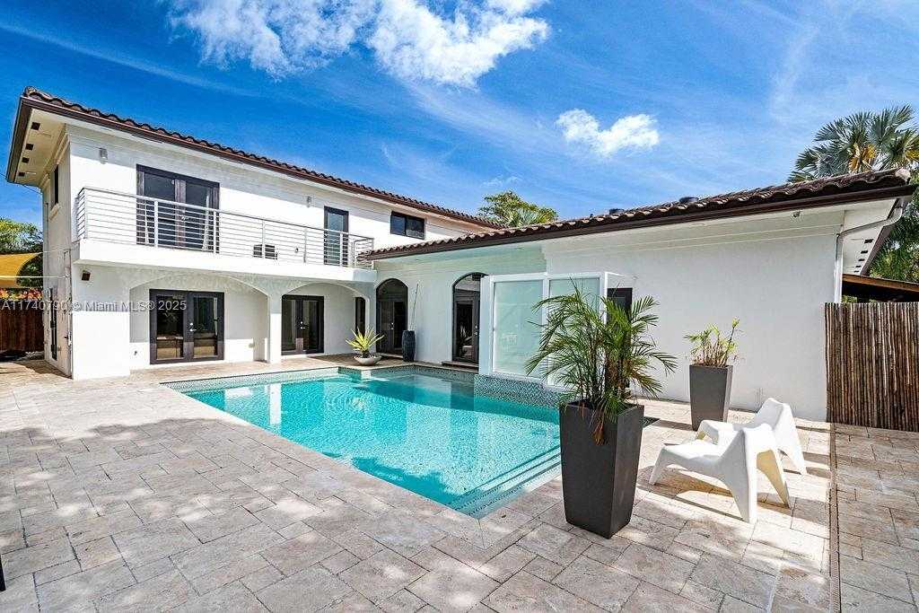 Small Image of 20600 NORTH EAST 22ND PL, Miami Number 31