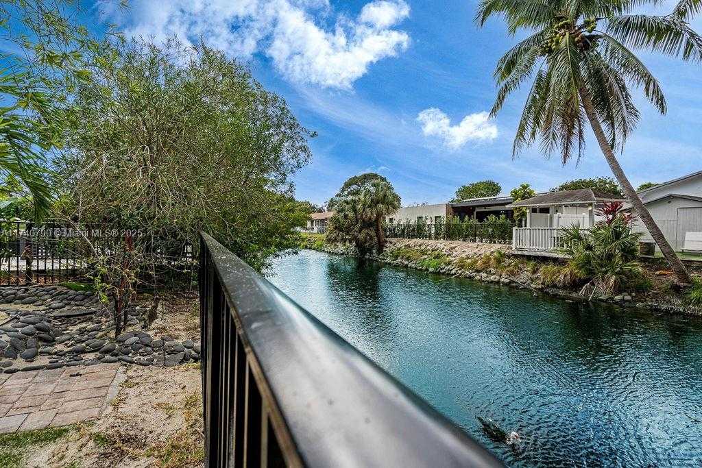 Small Image of 20600 NORTH EAST 22ND PL, Miami Number 35