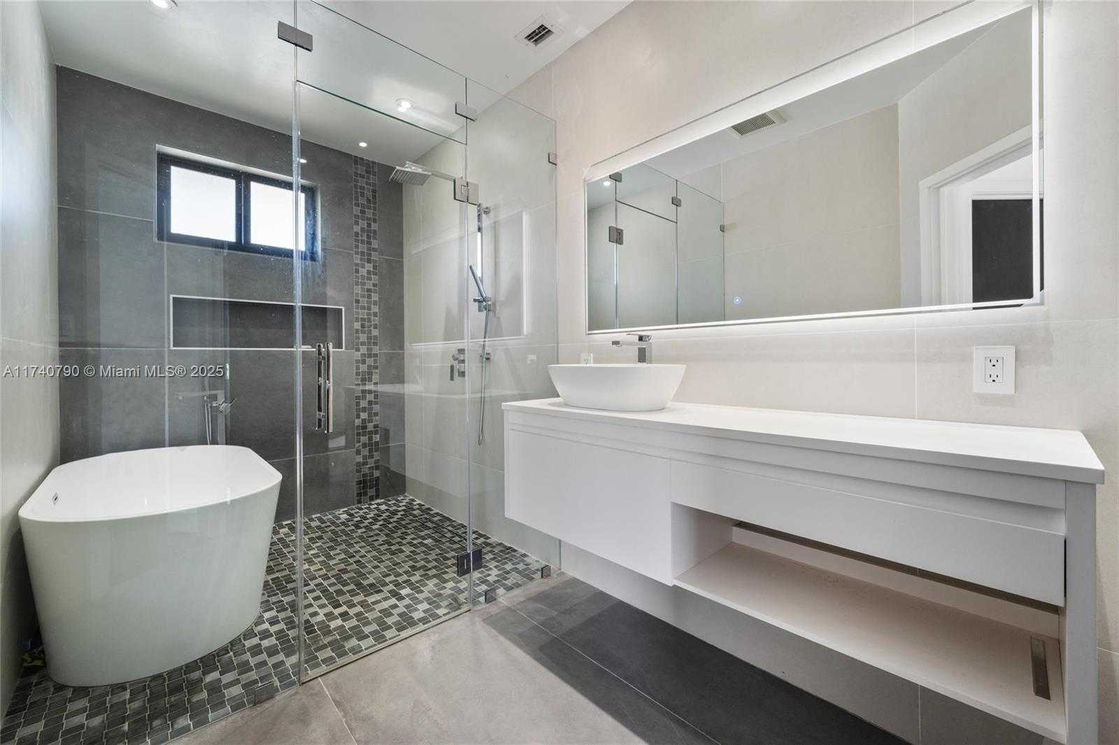 Small Image of 20600 NORTH EAST 22ND PL, Miami Number 41