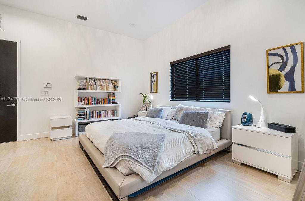 Small Image of 20600 NORTH EAST 22ND PL, Miami Number 42