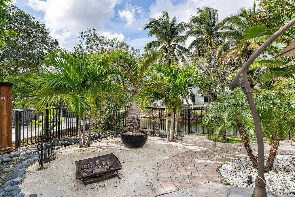 Small Image of 20600 NORTH EAST 22ND PL, Miami Number 45