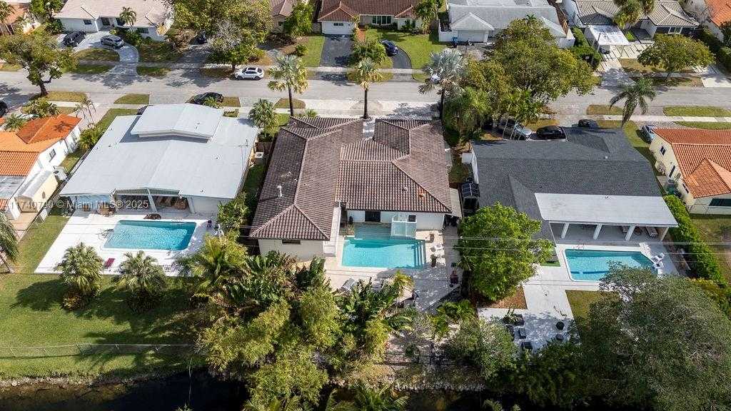 Small Image of 20600 NORTH EAST 22ND PL, Miami Number 52