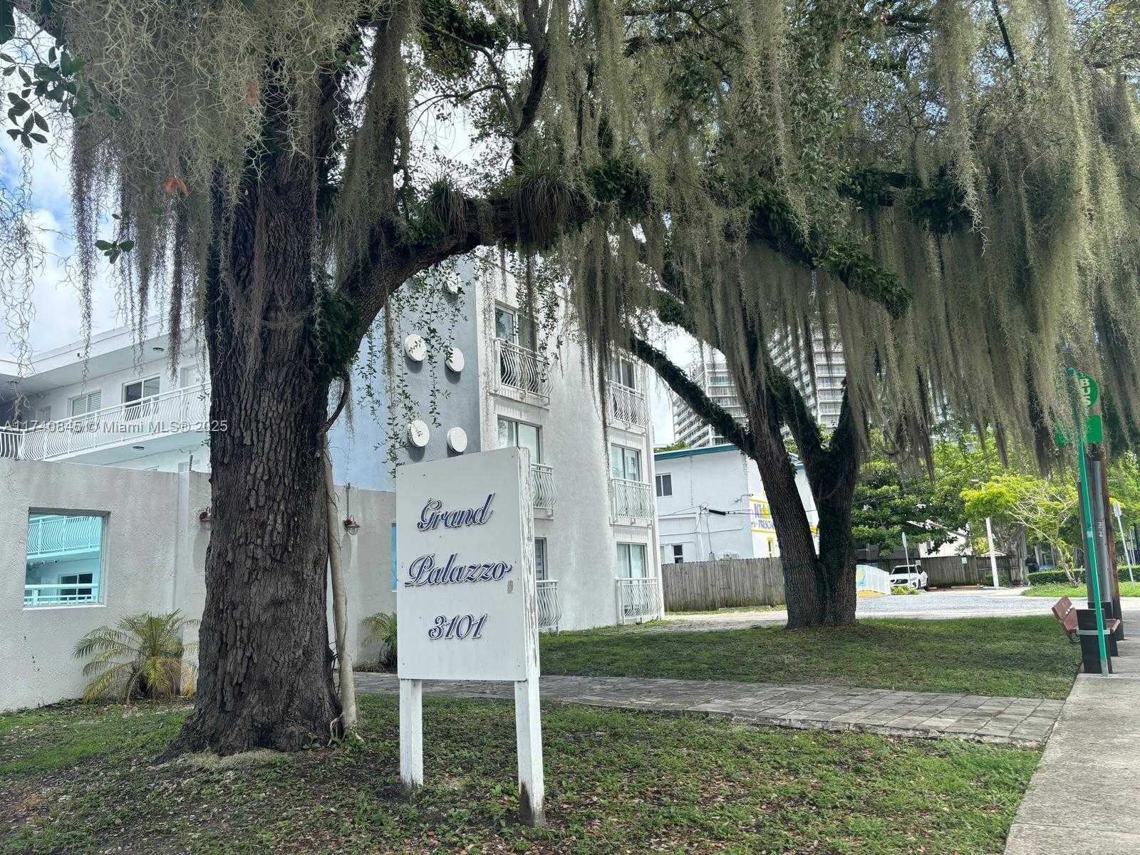 Small Image of 41 SOUTH EAST 5TH ST #802, Miami Number 12