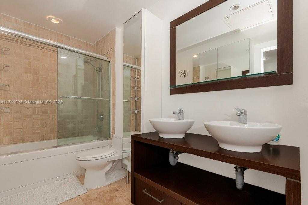 Small Image of 2301 COLLINS AVE #1629, Miami Beach Number 2