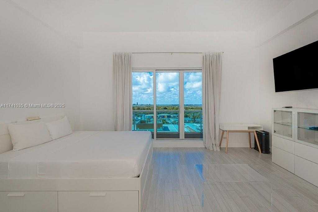 Small Image of 2301 COLLINS AVE #1629, Miami Beach Number 3