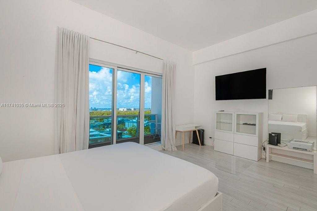 Small Image of 2301 COLLINS AVE #1629, Miami Beach Number 8