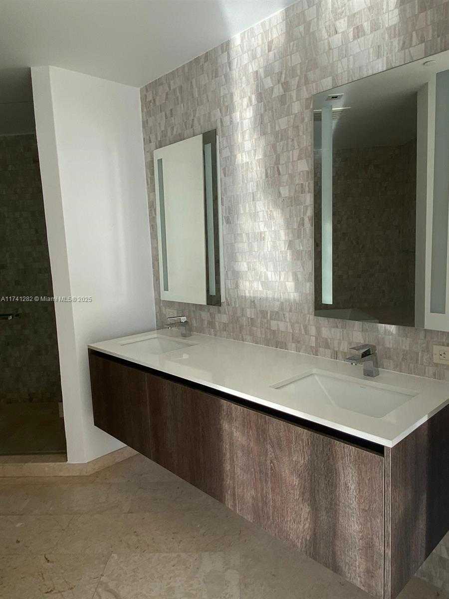 Small Image of 68 SOUTH EAST 6TH ST #1402, Miami Number 6