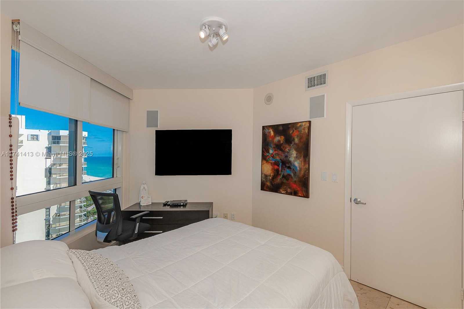 Small Image of 6365 SOUTH EAST COLLINS AVE #1601, Miami Beach Number 11