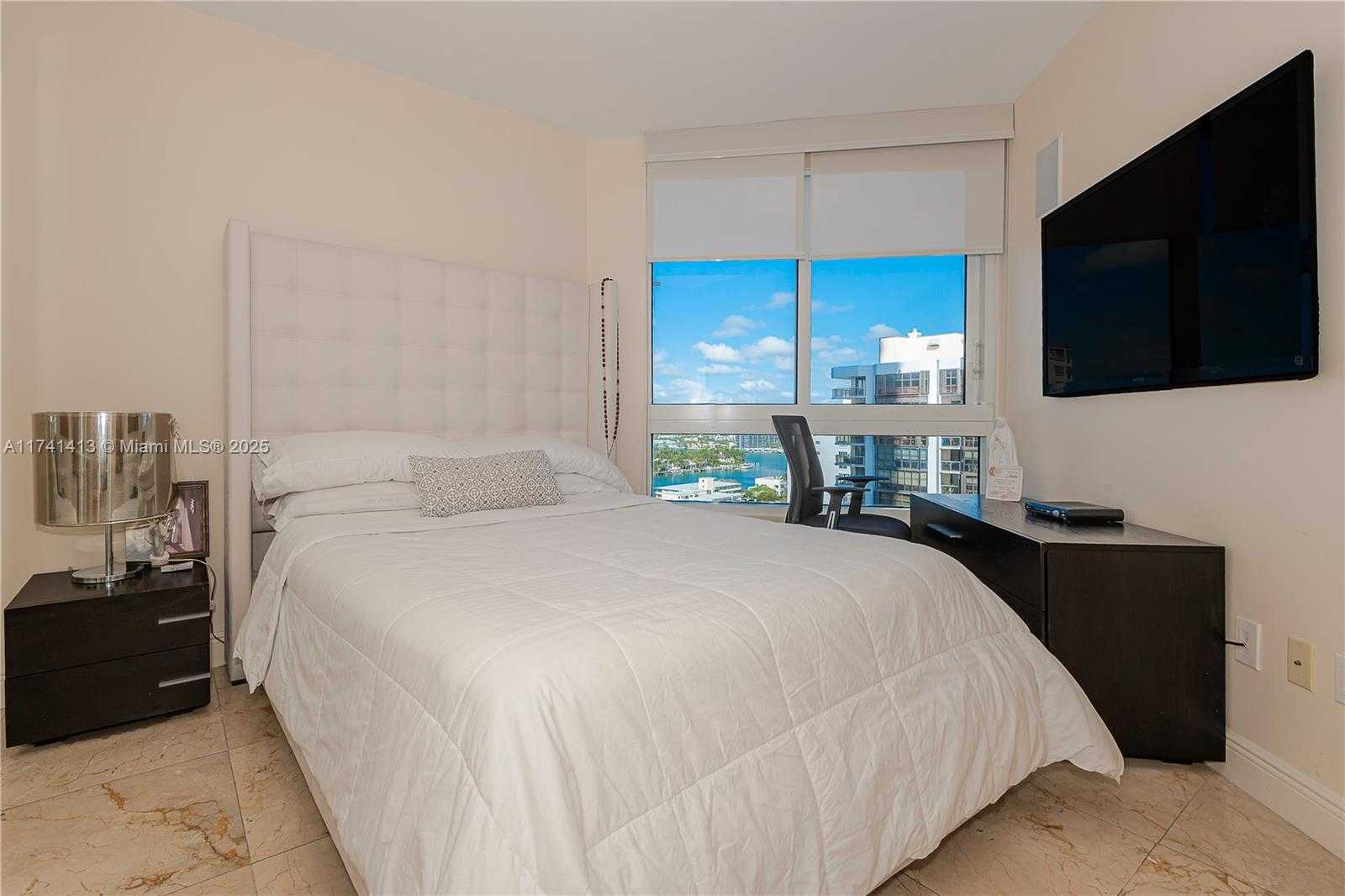Small Image of 6365 SOUTH EAST COLLINS AVE #1601, Miami Beach Number 12