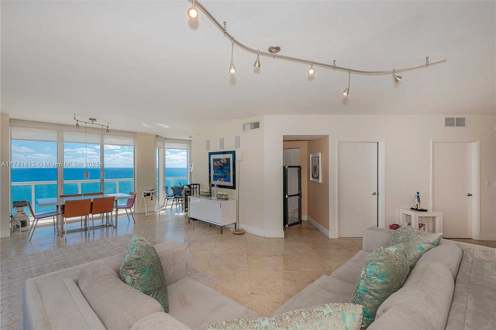 Small Image of 6365 SOUTH EAST COLLINS AVE #1601, Miami Beach Number 2