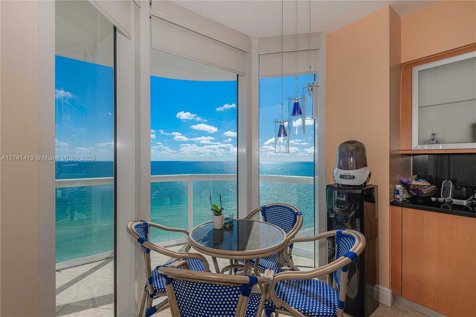 Small Image of 6365 SOUTH EAST COLLINS AVE #1601, Miami Beach Number 5