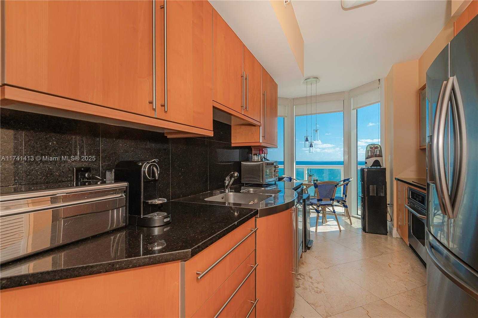Small Image of 6365 SOUTH EAST COLLINS AVE #1601, Miami Beach Number 6