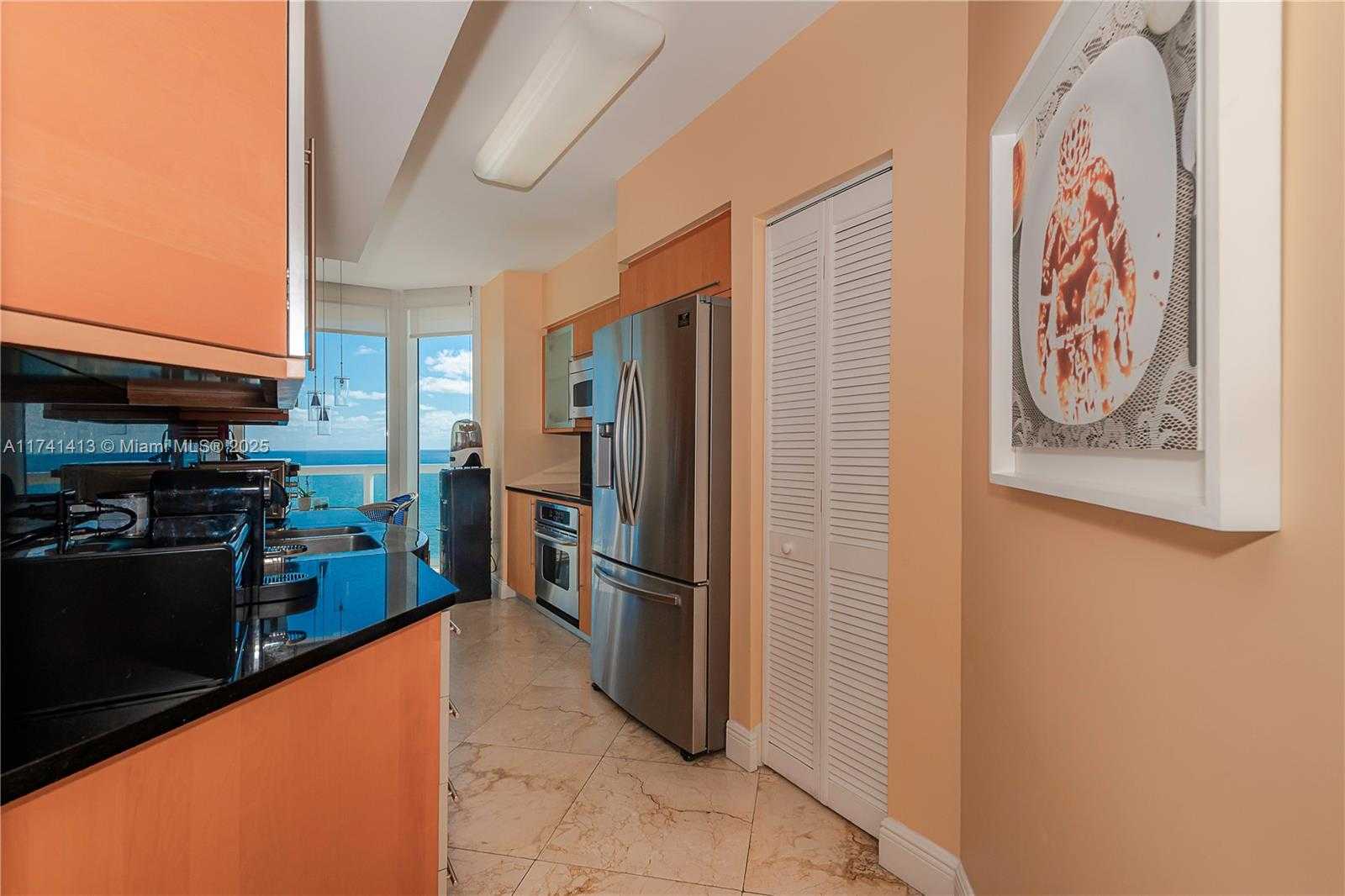 Small Image of 6365 SOUTH EAST COLLINS AVE #1601, Miami Beach Number 7