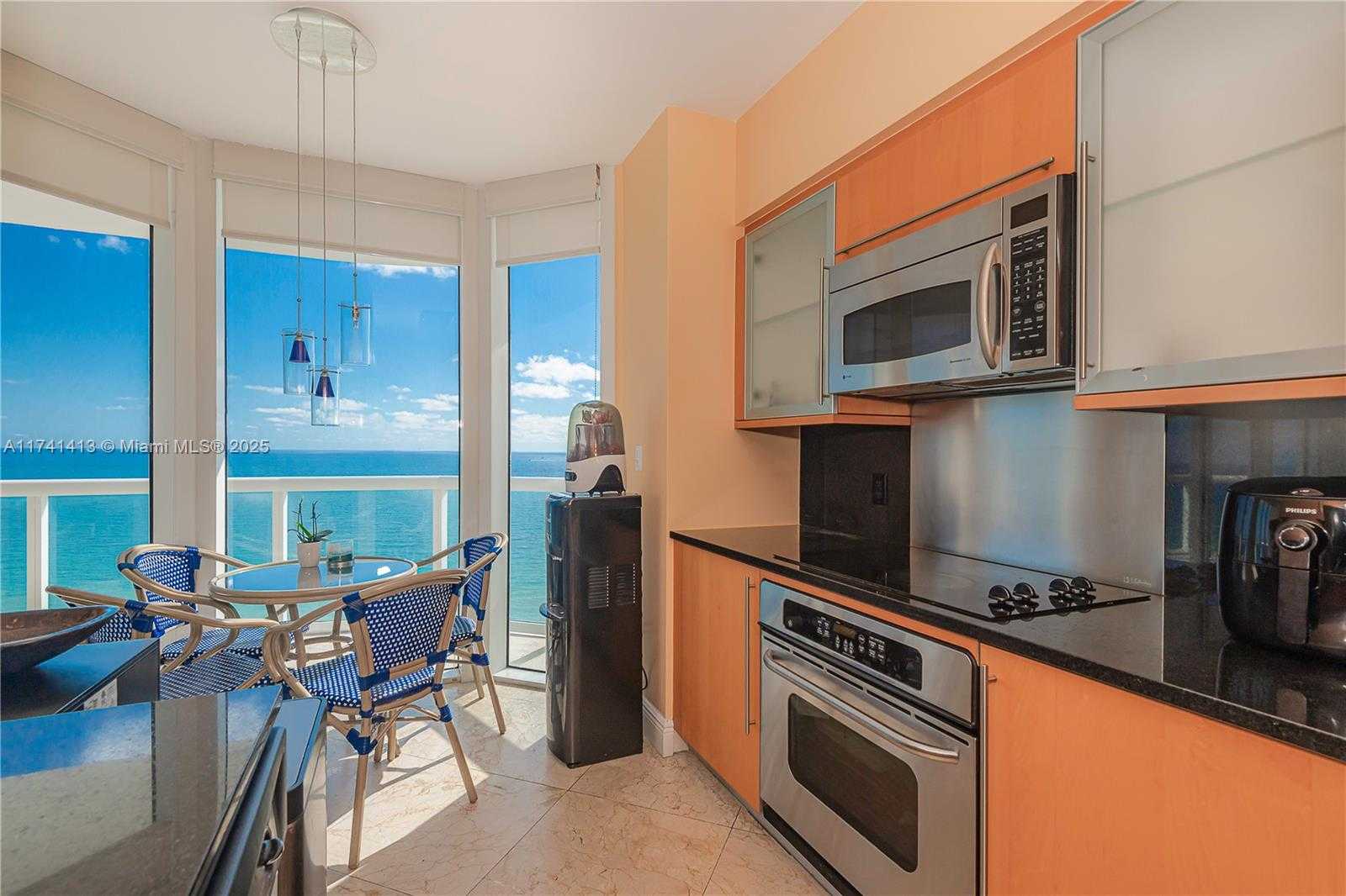 Small Image of 6365 SOUTH EAST COLLINS AVE #1601, Miami Beach Number 8